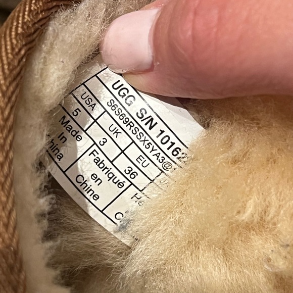 UGG Classic Mini II Boot - Picture 3 of 6